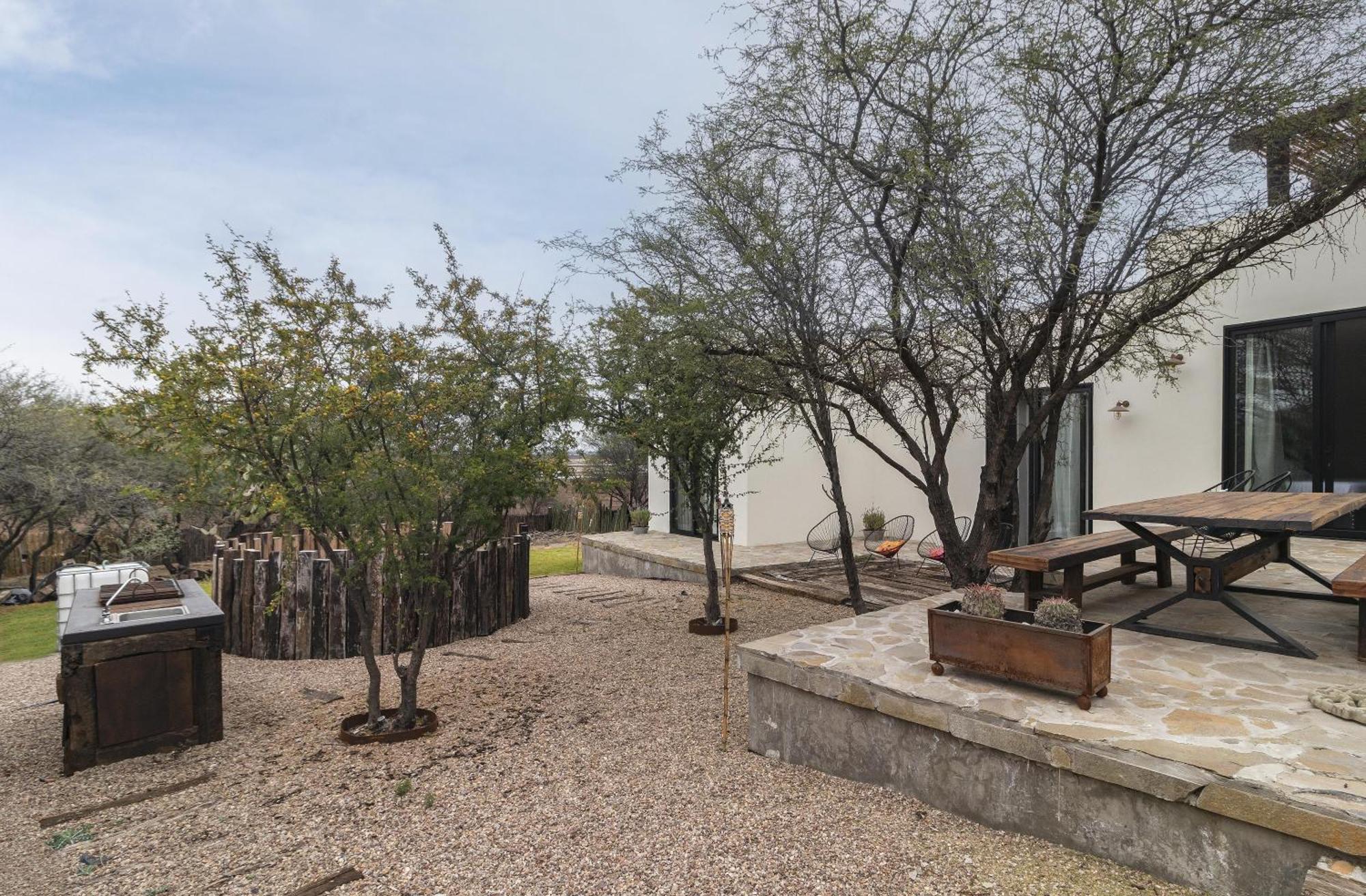 Panoramic Paradise 4br Gem Overlooking Smas Dam