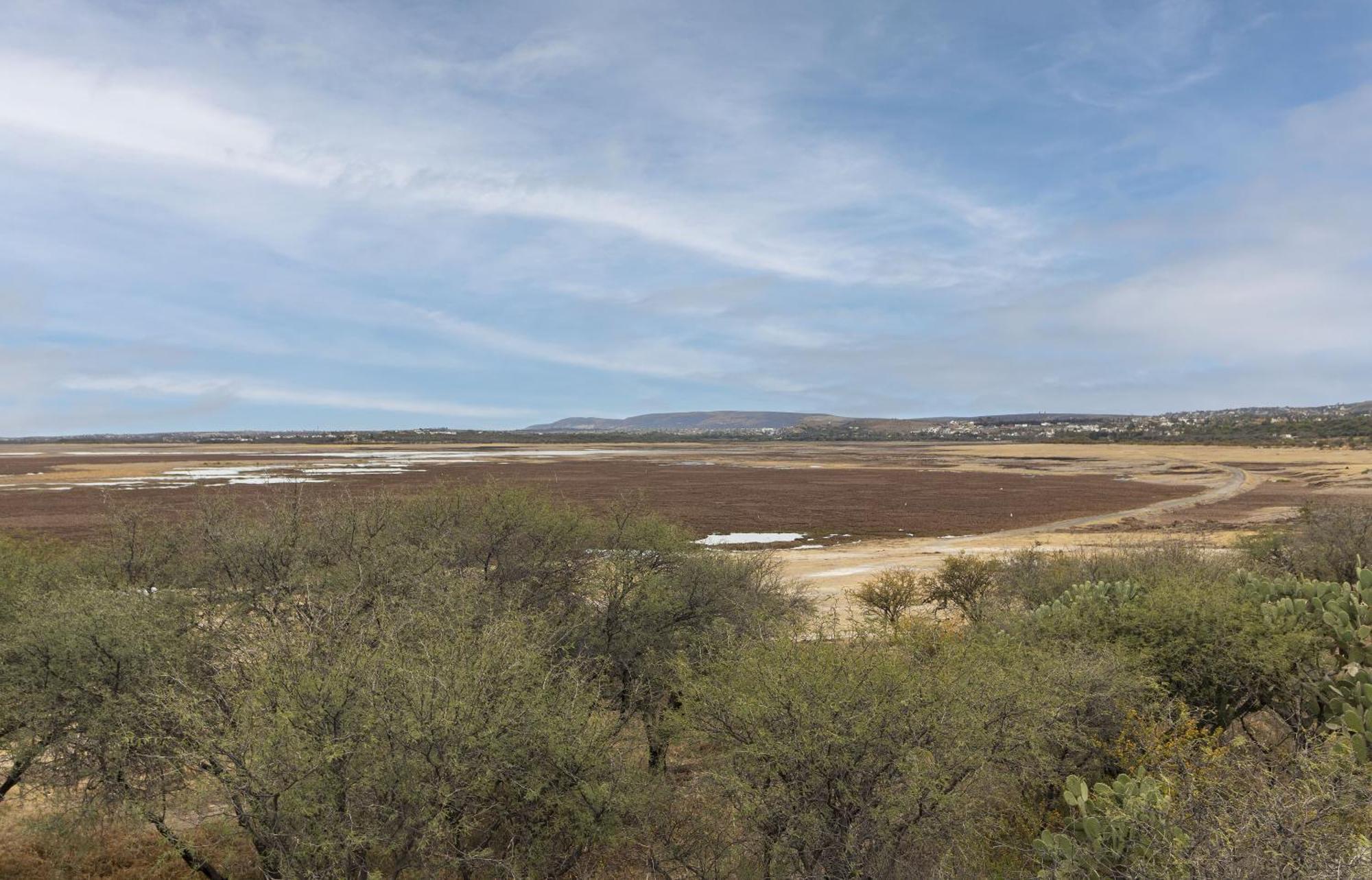 Panoramic Paradise 4br Gem Overlooking Smas Dam