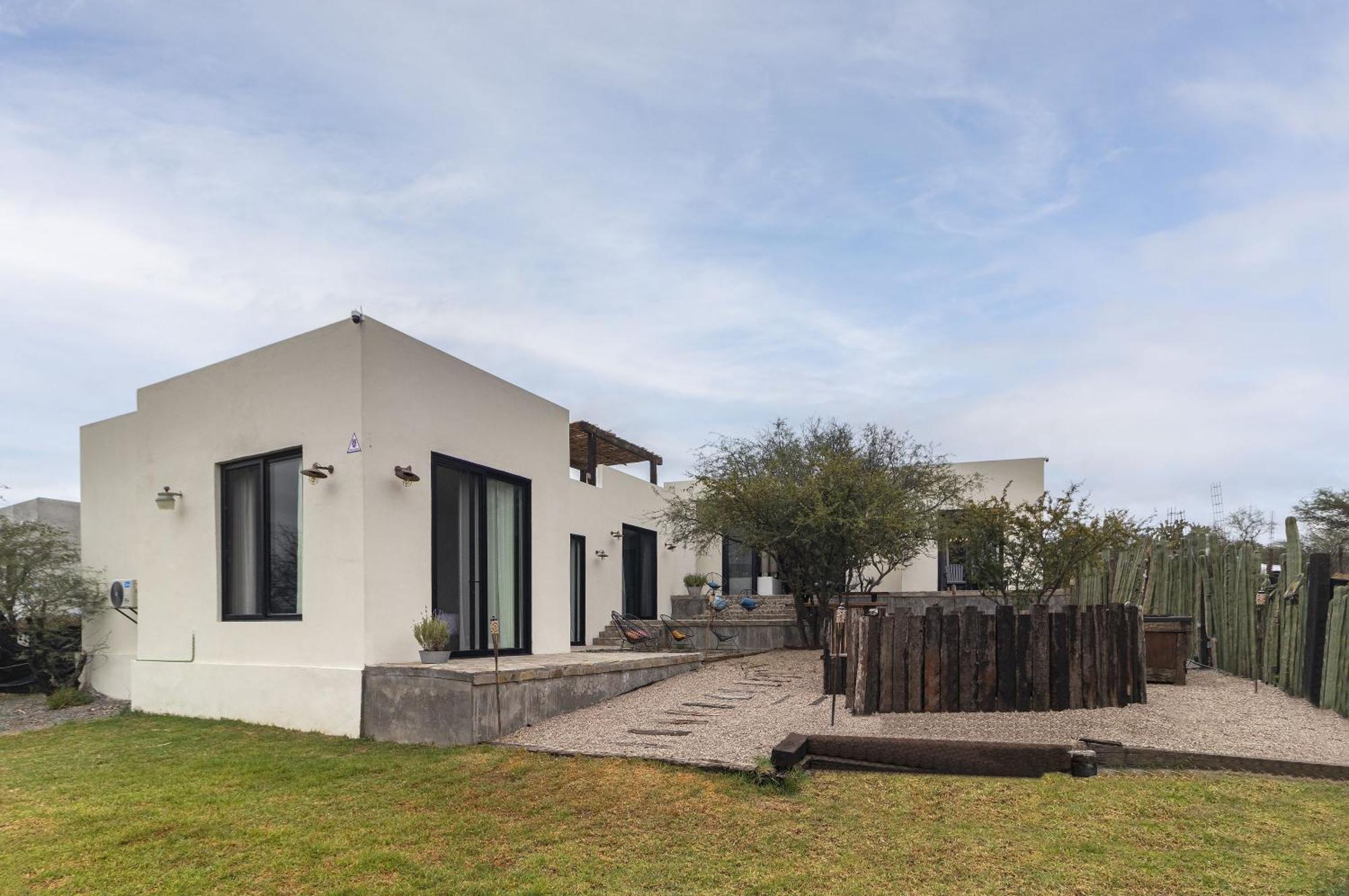 Panoramic Paradise 4br Gem Overlooking Smas Dam