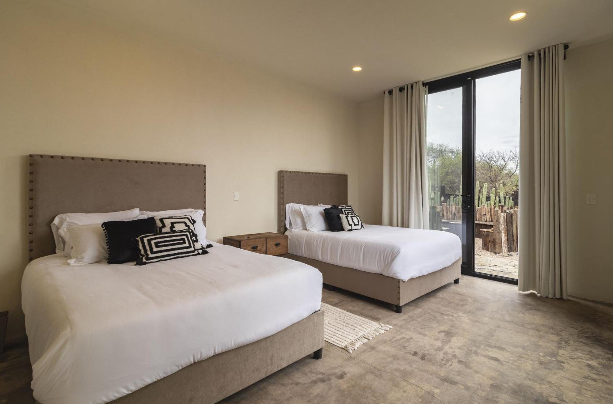 Panoramic Paradise 4br Gem Overlooking Smas Dam *
