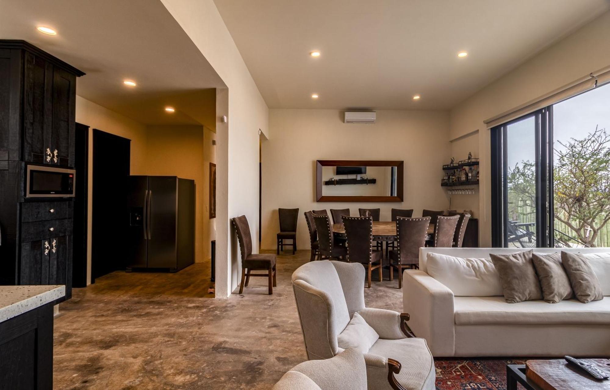 Panoramic Paradise 4br Gem Overlooking Smas Dam Сasa de vacaciones *
