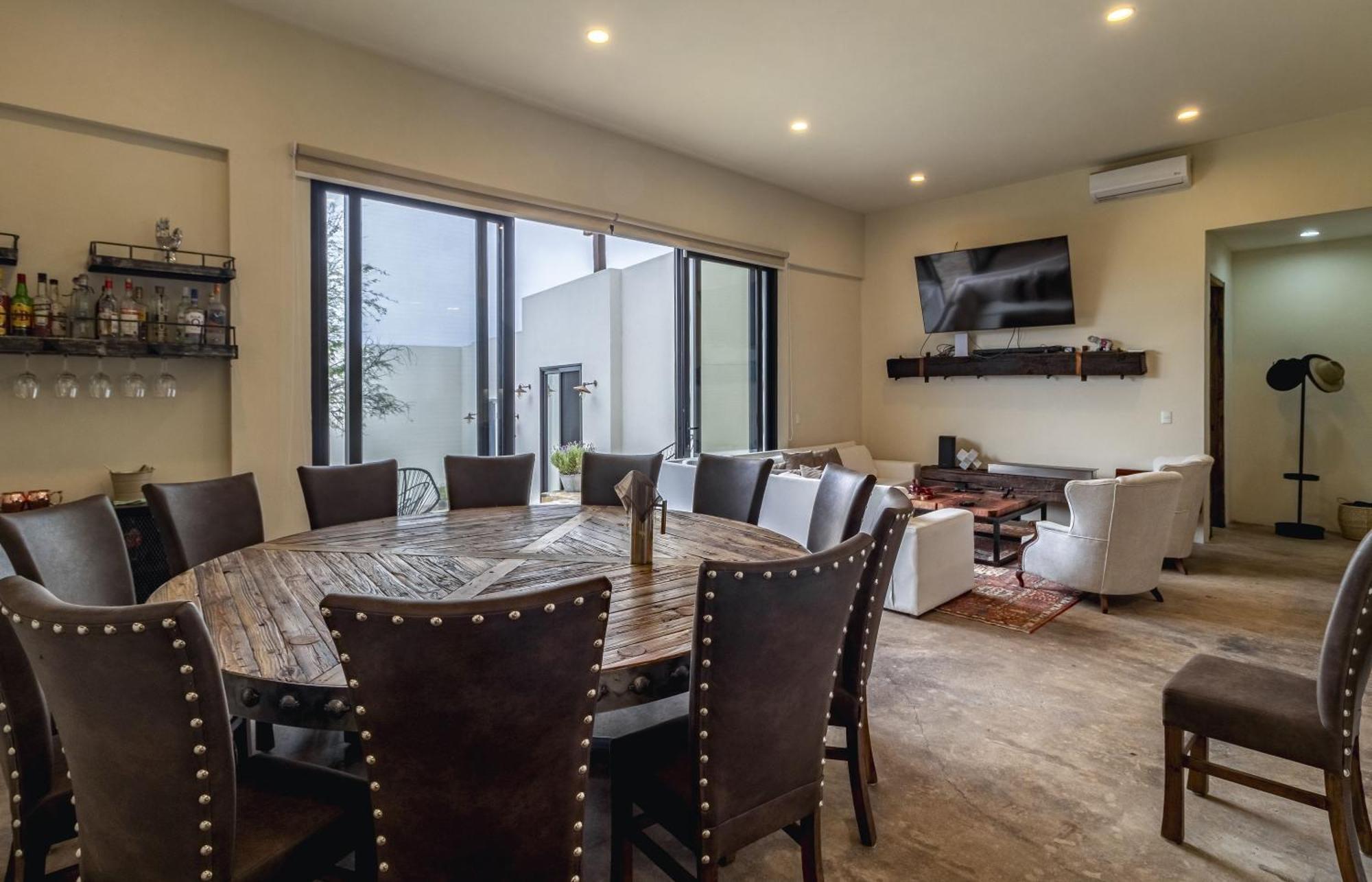 Panoramic Paradise 4br Gem Overlooking Smas Dam *