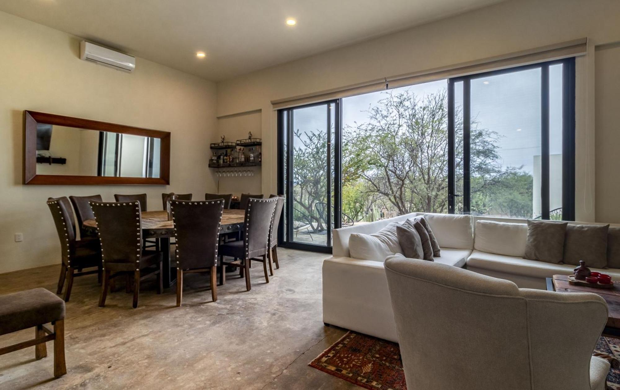 Panoramic Paradise 4br Gem Overlooking Smas Dam Сasa de vacaciones